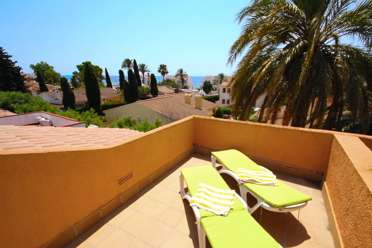 Terracota adosado con jardín privado y piscina com