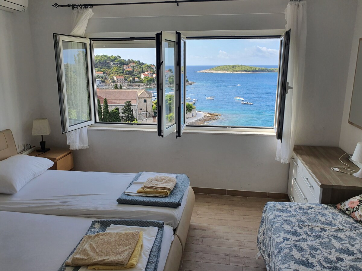 Apartment Dream Island- Two Bedroom Apartment with Balcony and Sea View 2
