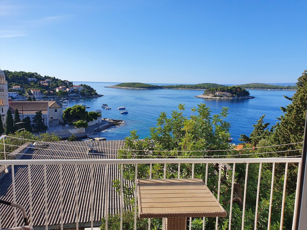 Apartment Dream Island- Two Bedroom Apartment with Balcony and Sea View 2