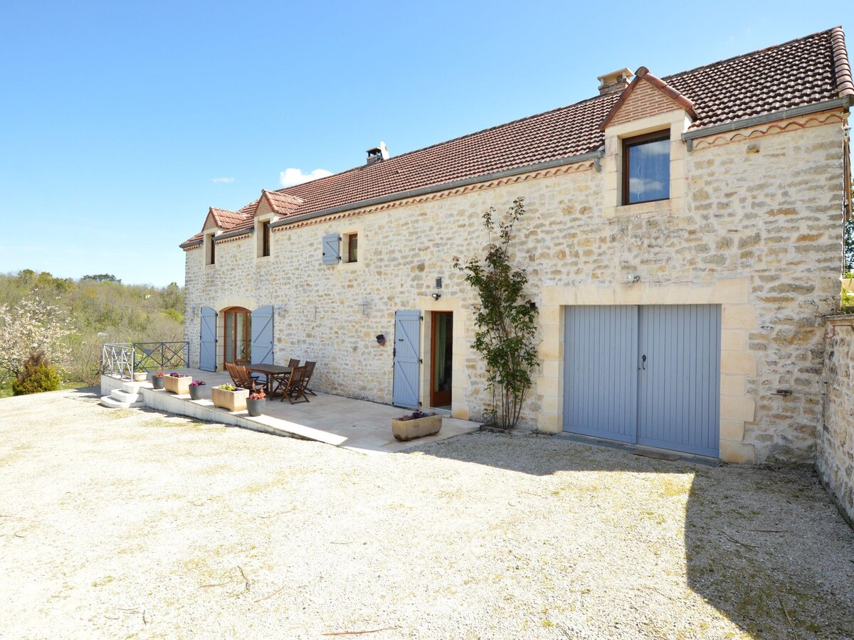 Charming holiday home with pool