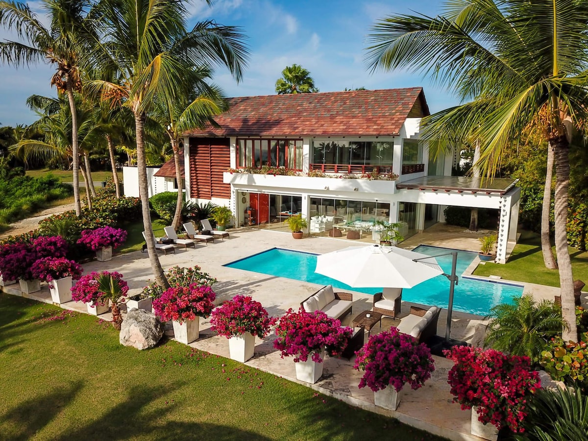 Oceanview Lux Villa - With Eden Roc Club Access!