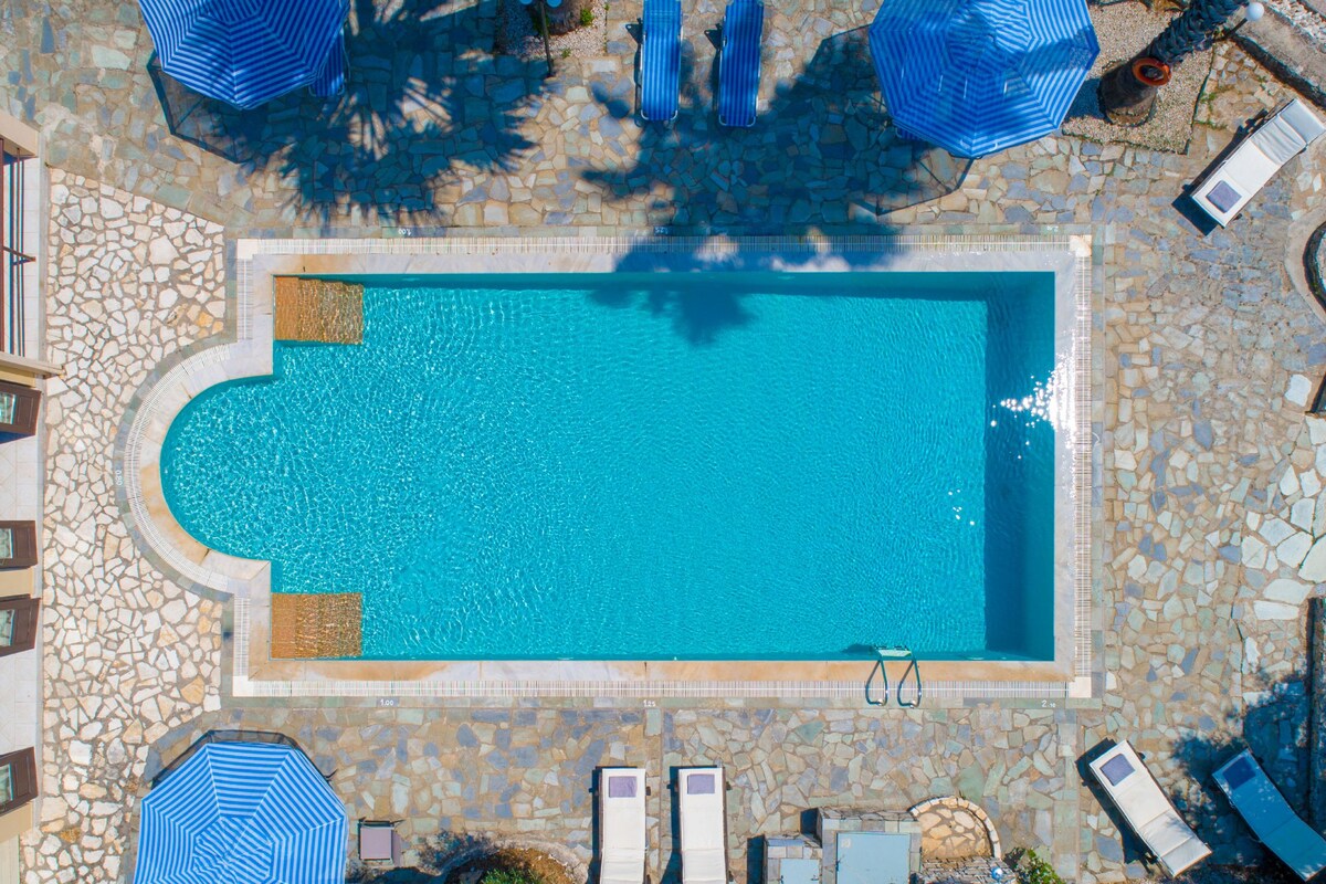 Villa Lianolia: Large pool, A/C, Wifi, near beach