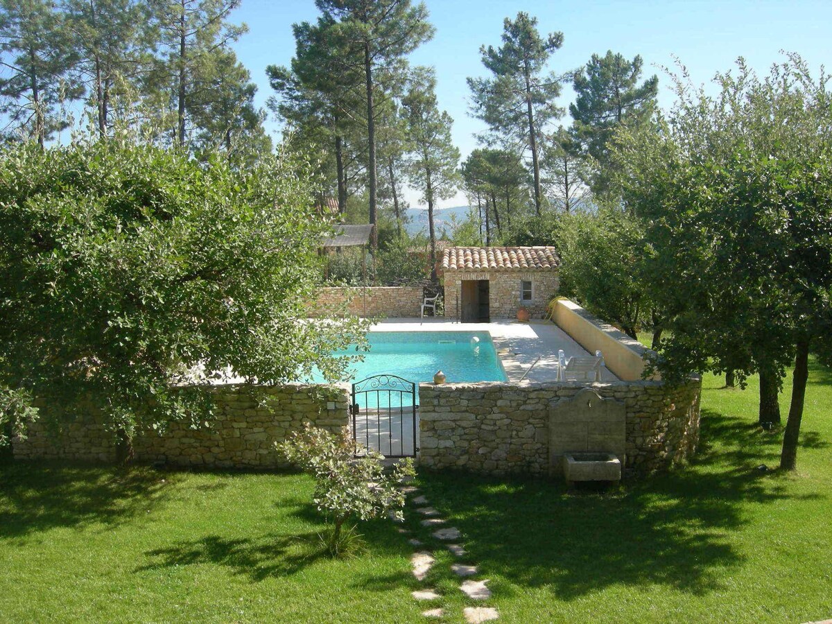 provençal gite with shared swimming pool in roussi