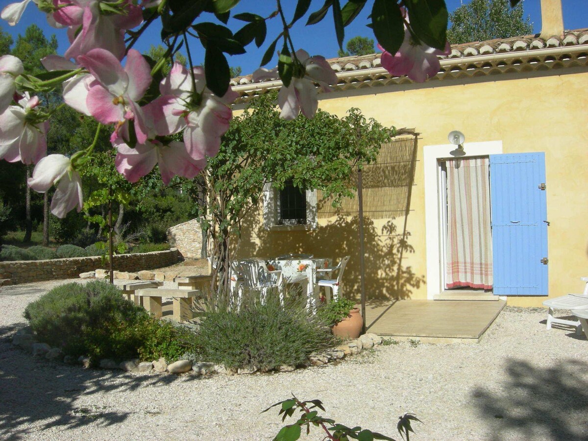 provençal gite with shared swimming pool in roussi