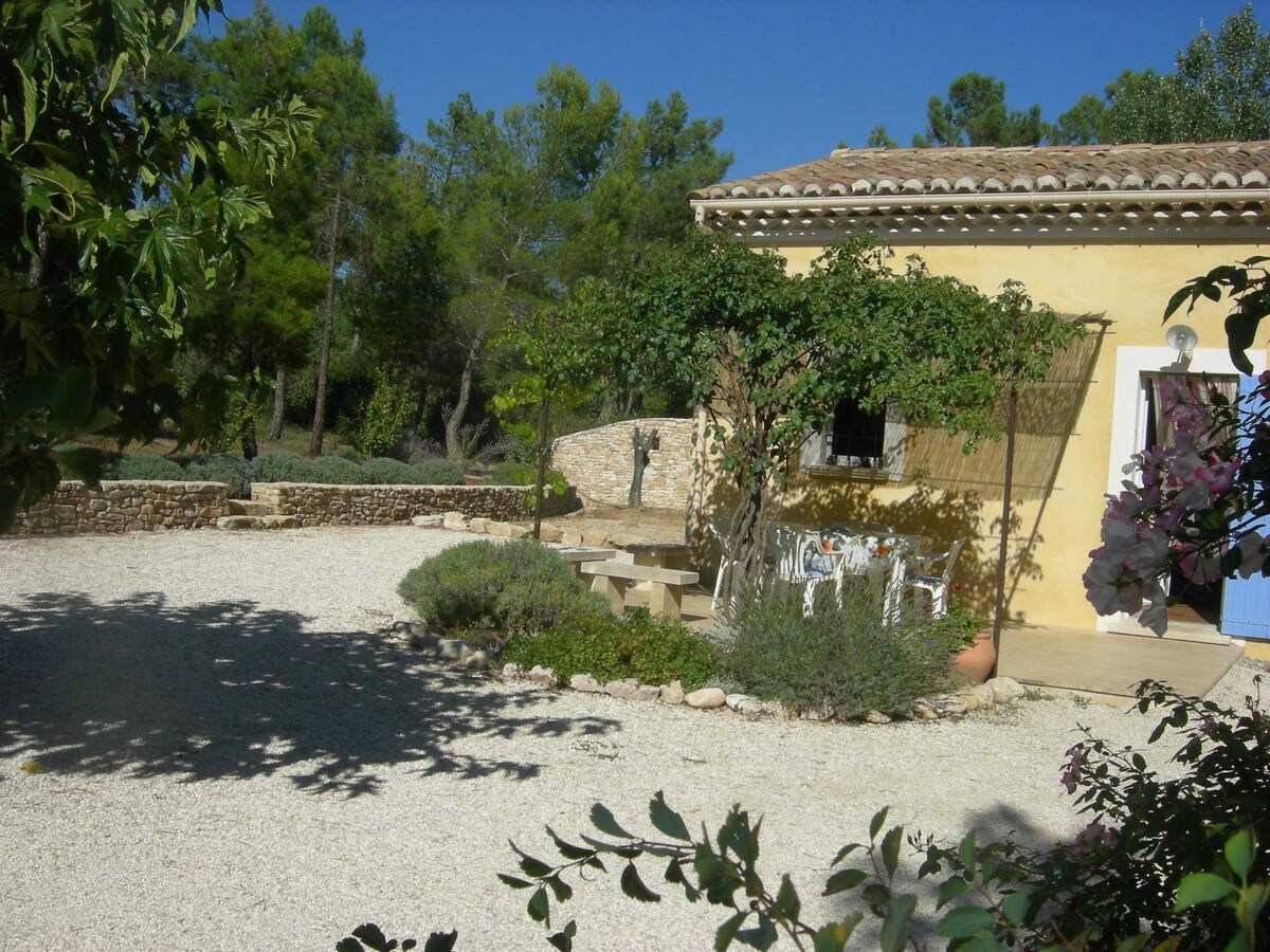 provençal gite with shared swimming pool in roussi