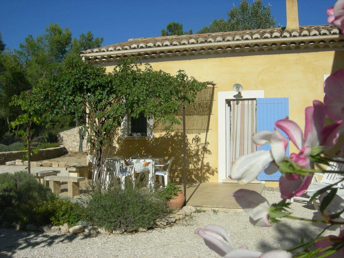 provençal gite with shared swimming pool in roussi