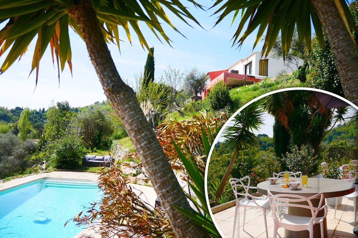 田园诗般的景观和游泳池-位于「VillaCarros」的公寓