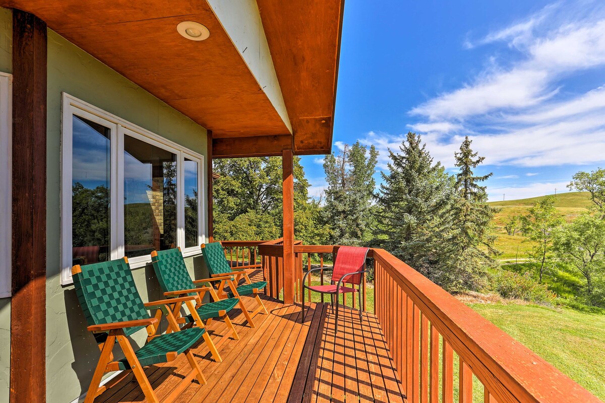 Rapid City Vacation Home with Wraparound Deck ！