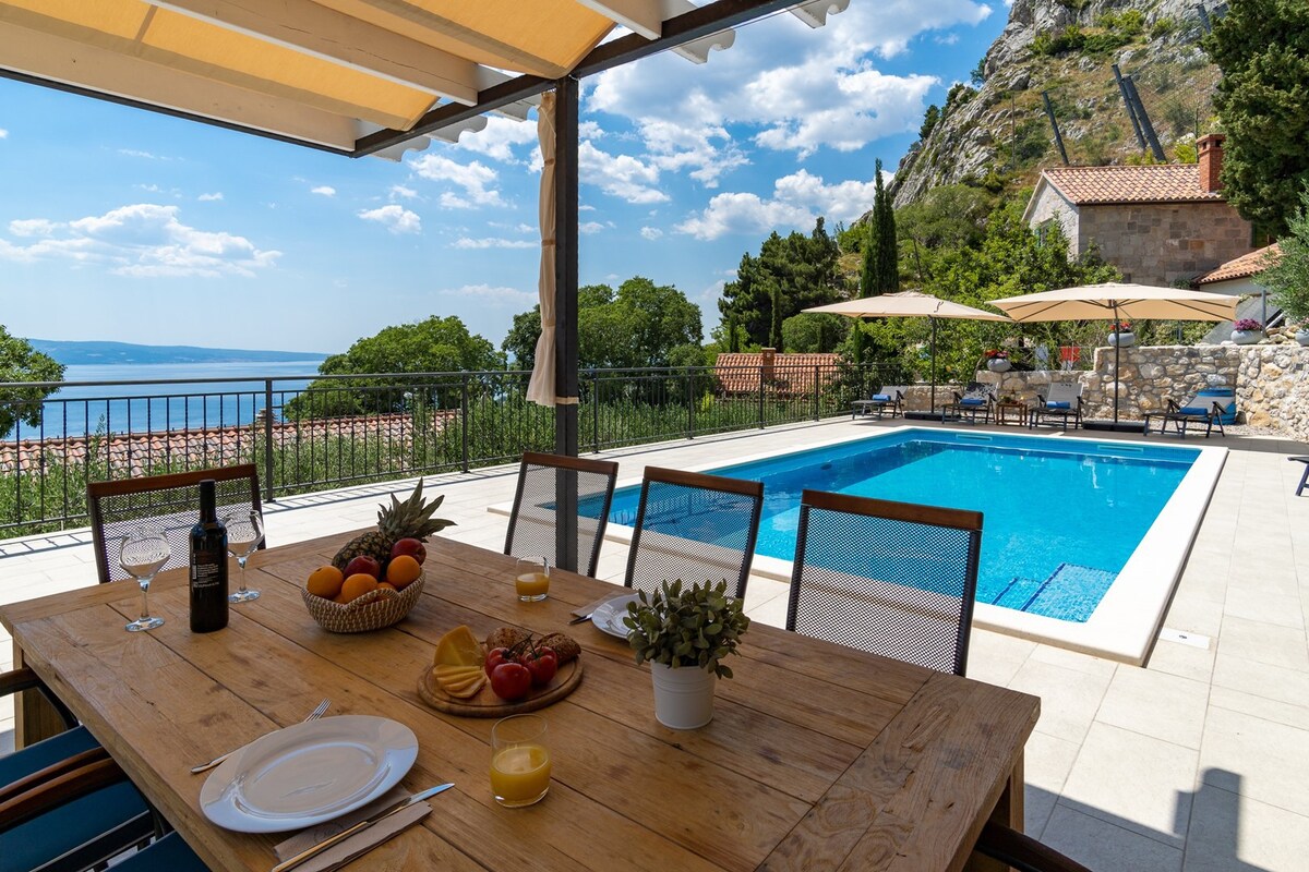 VILLA B2B with heated pool and panoramic sea views