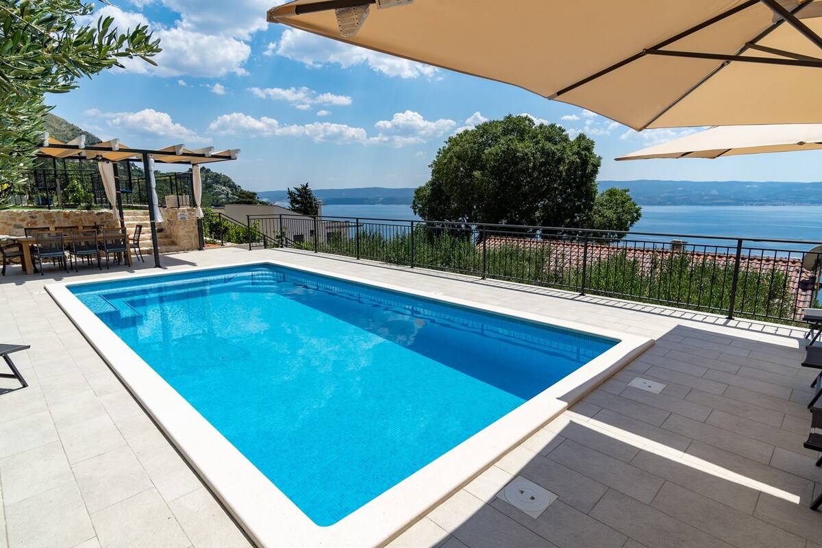 VILLA B2B with heated pool and panoramic sea views