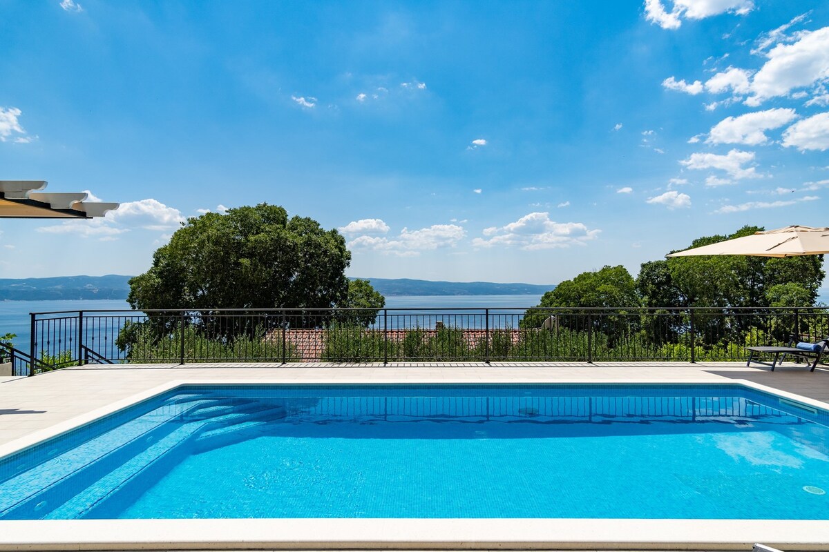 VILLA B2B with heated pool and panoramic sea views