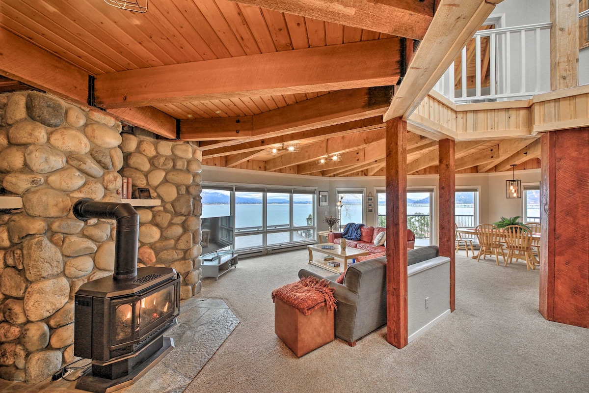 Lakefront Retreat w/ Hot Tub ~ 7 Mi to Schweitzer!