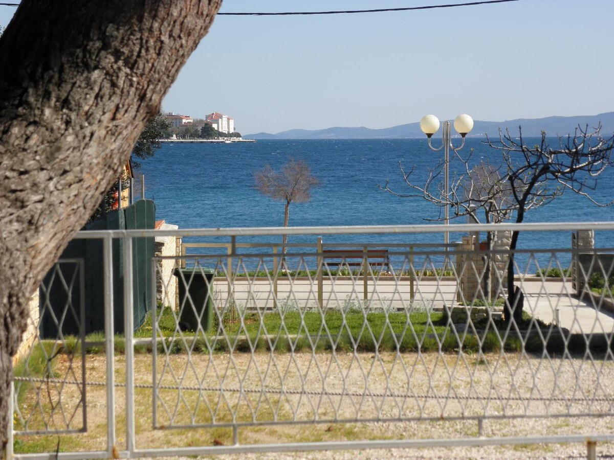 Apartment Anthony - 50m from the beach &amp; parking: A4(2+1) Zadar, Zadar riviera