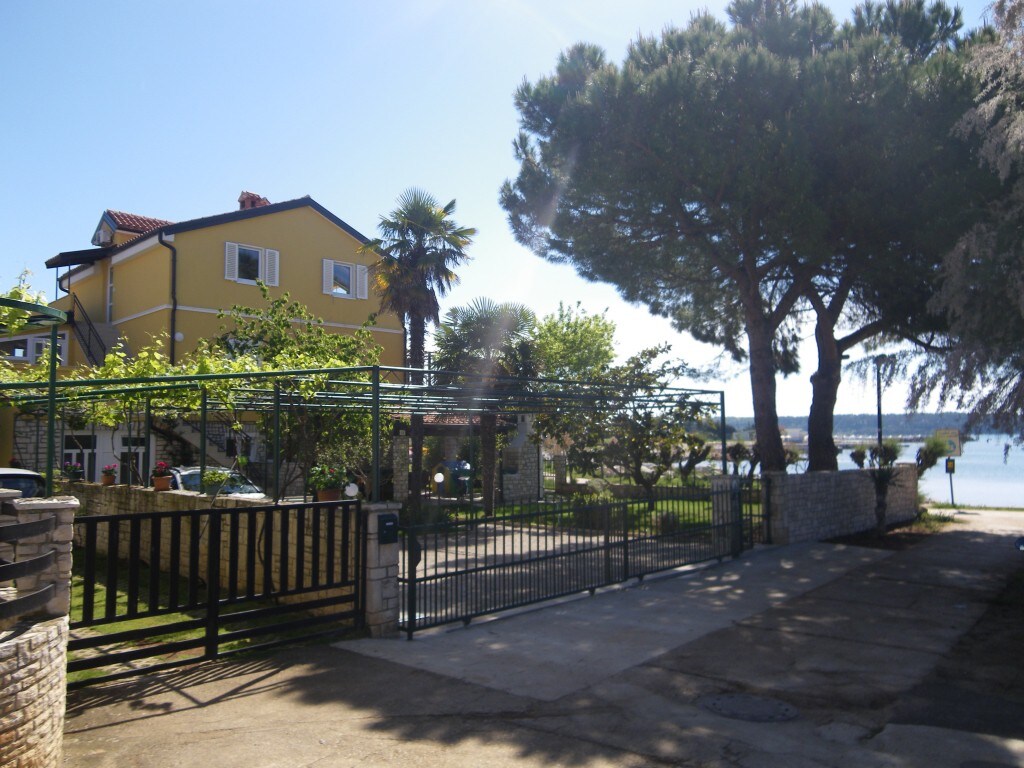 Apartment 657-1 for 5 Pers. in Novigrad