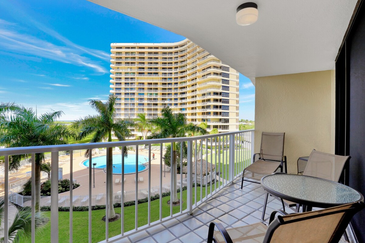 You, me and the sea. Spacious condo with beach and