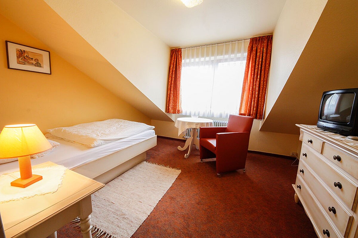 Hotel Garni Guesthouse Merk酒店（康斯坦茨湖上的伊门施塔德） ，单人房，带卫生间和淋浴间