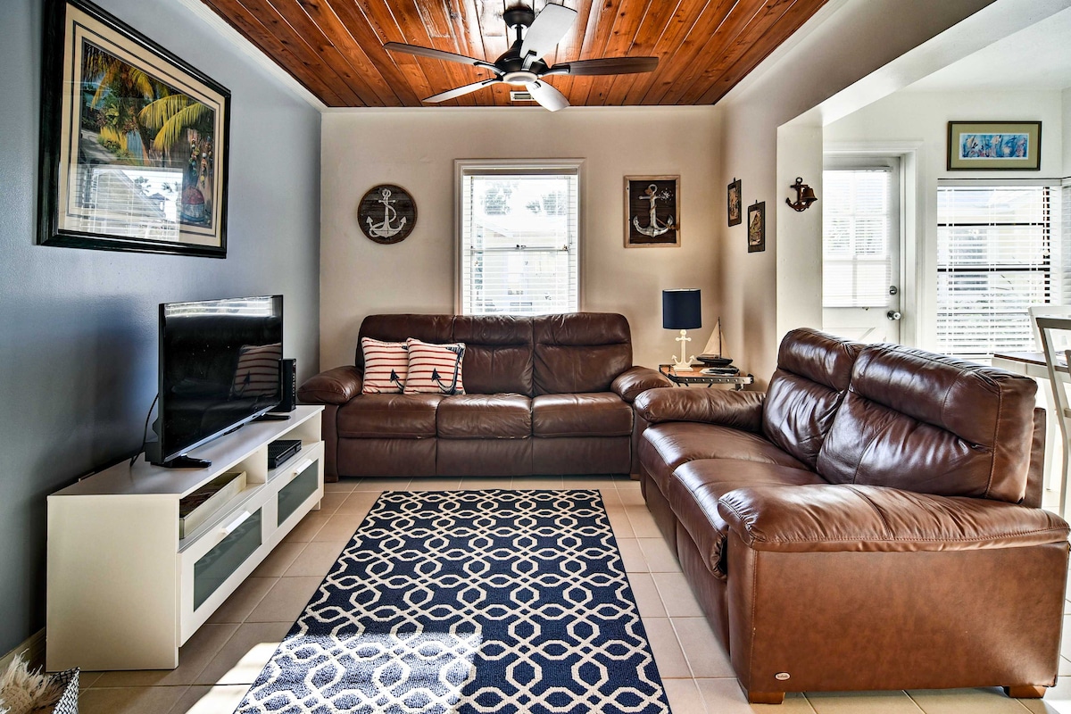 Indian Shores Cottage w/Cabana - Steps to Beach!