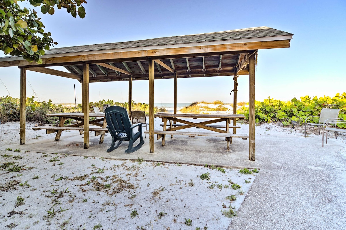 Indian Shores Cottage w/Cabana - Steps to Beach!