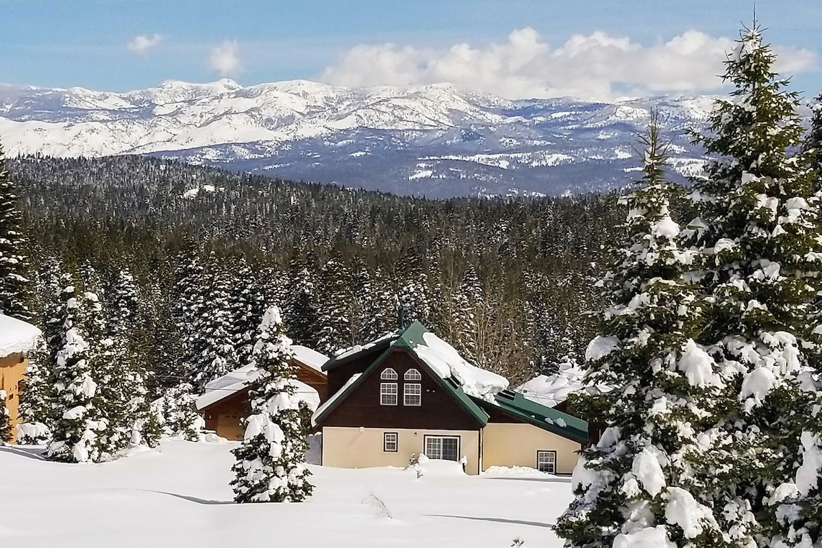 Quiet Chalet w/ Big Views - Walk to Tahoe Skiing!