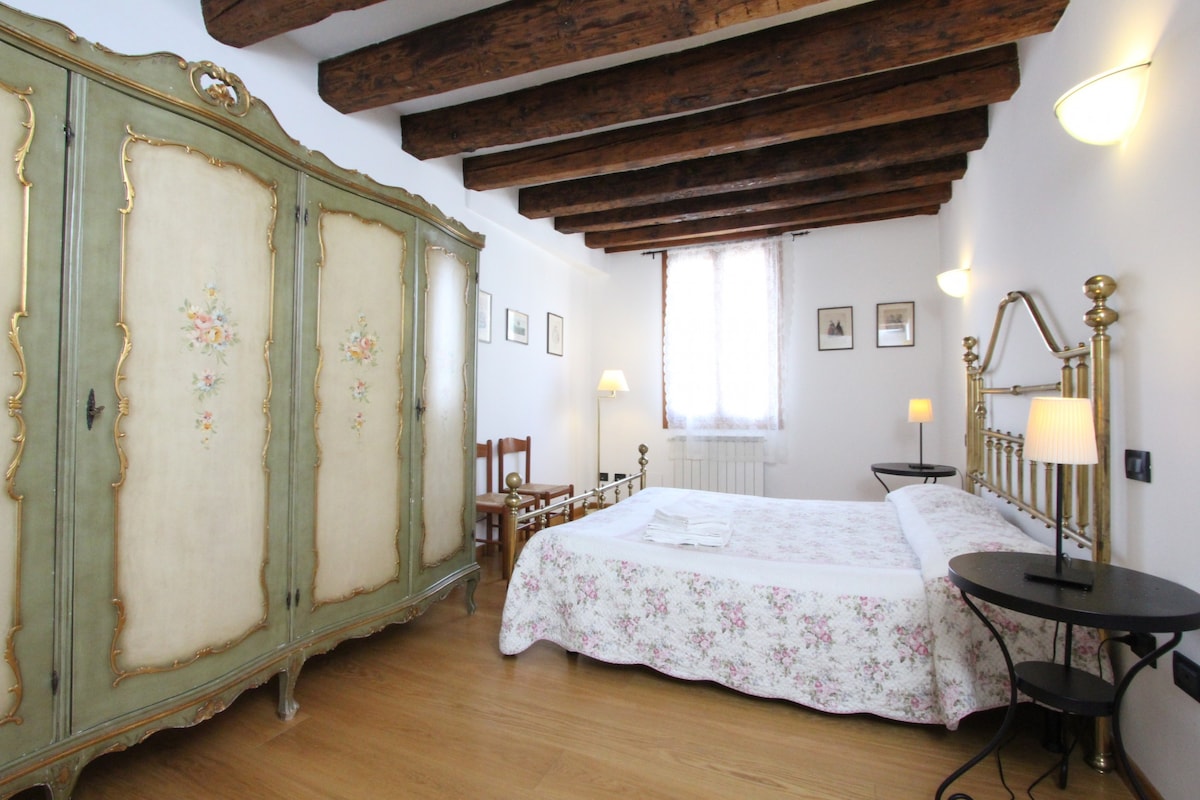 Residence dei Mori (80m from Rialto´s Bridge)