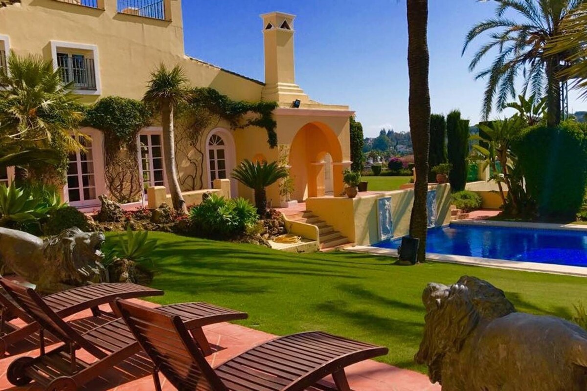 So Luxurious Catered Spoiling Estate Pools & Spa