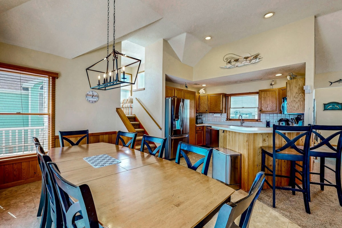 Oceanview 6BR with beach access, pool & game room