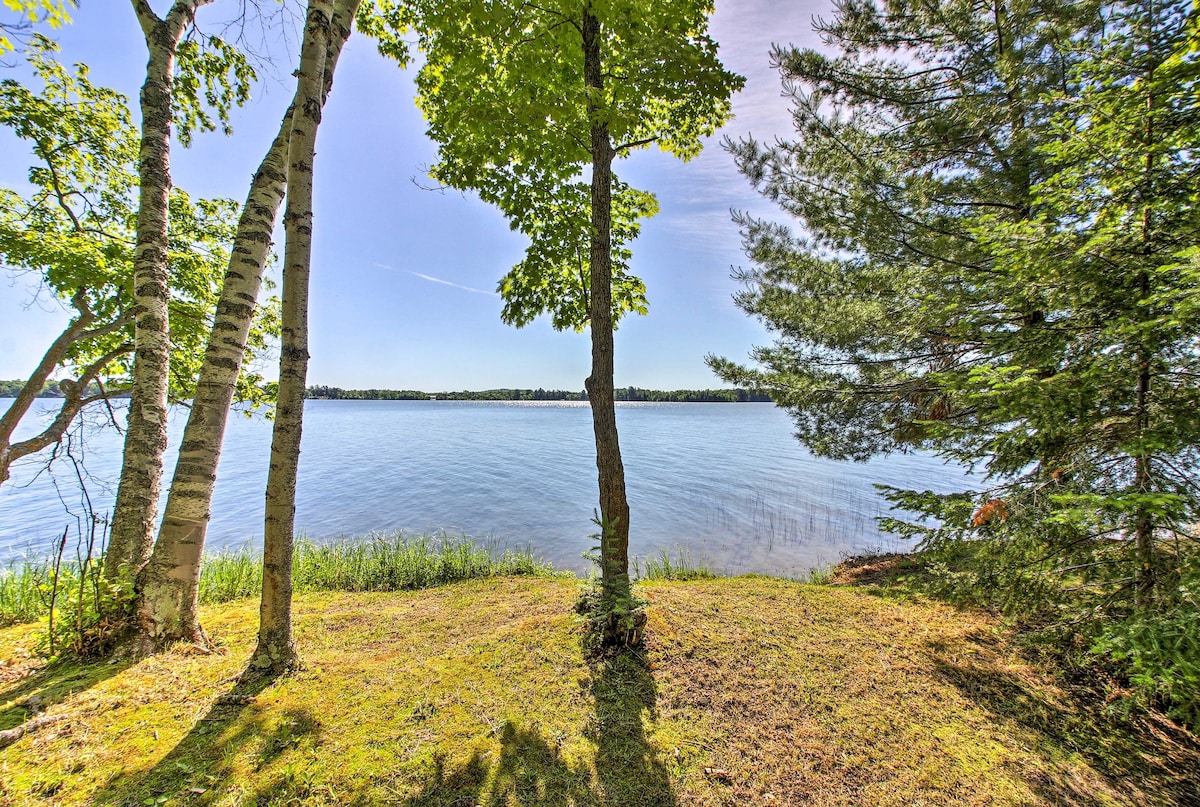 Trout Lake Cabin w/ Private Dock, Kayaks & Loft!