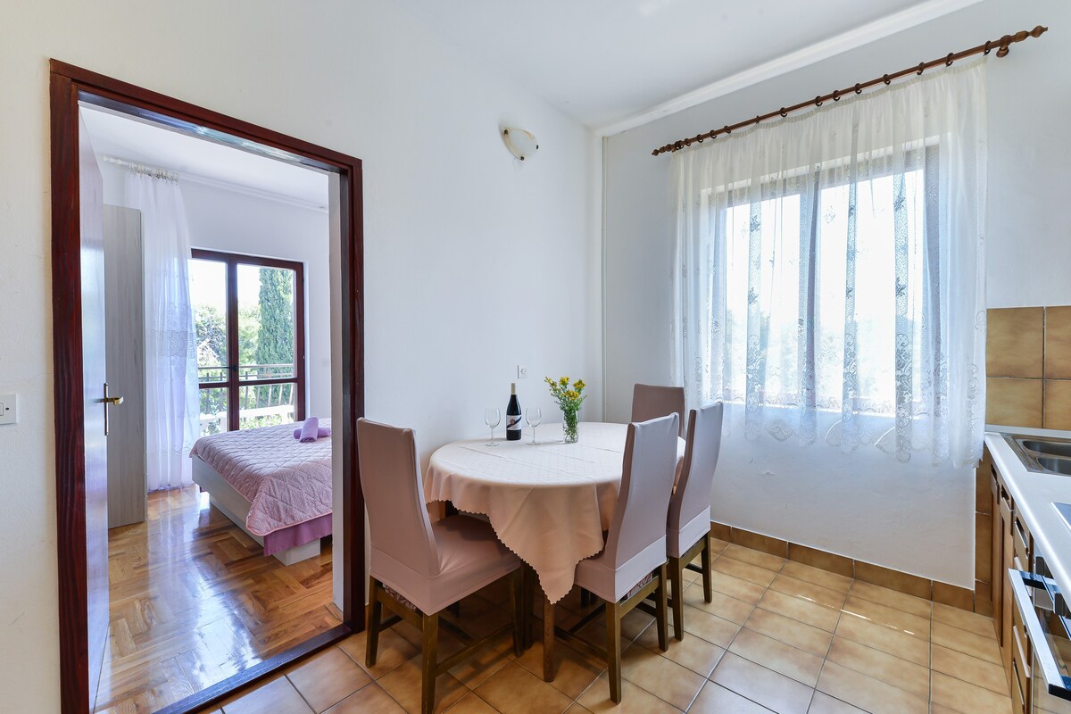 A-698-a Two bedroom apartment near beach Tkon,