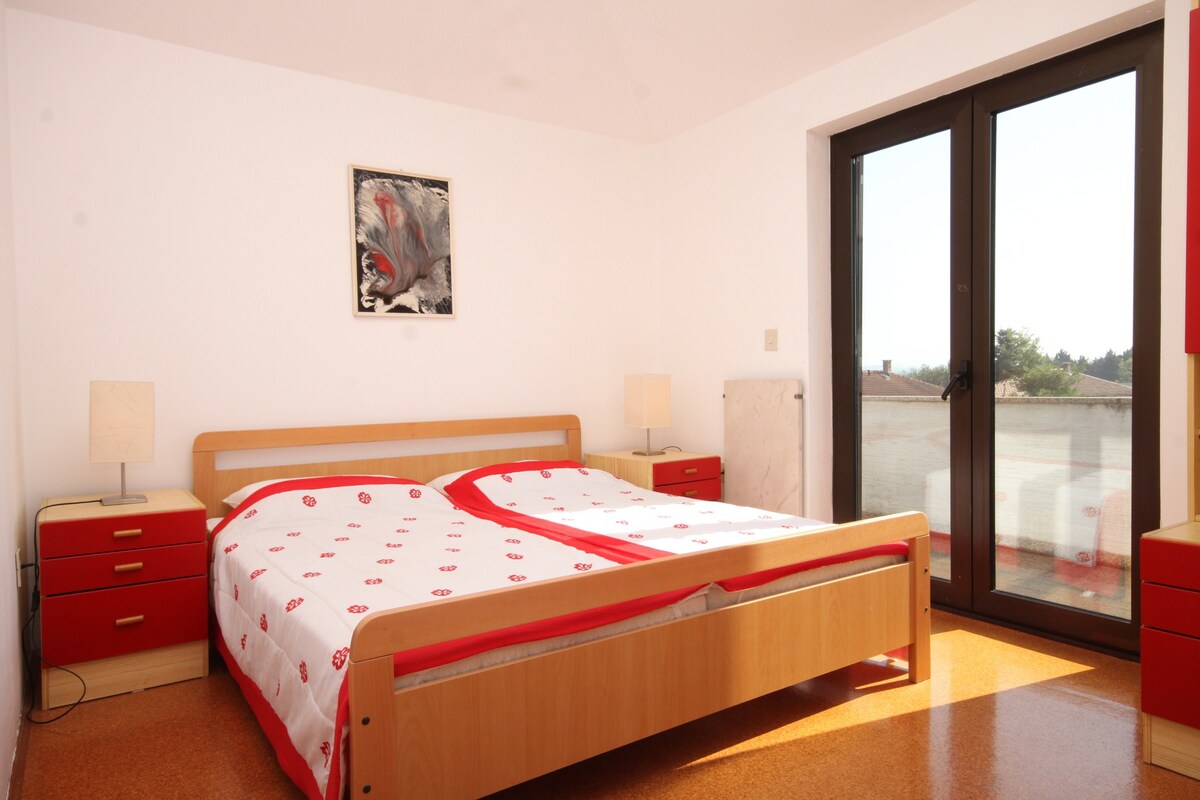 A-7171-a Two bedroom apartment with terrace Umag