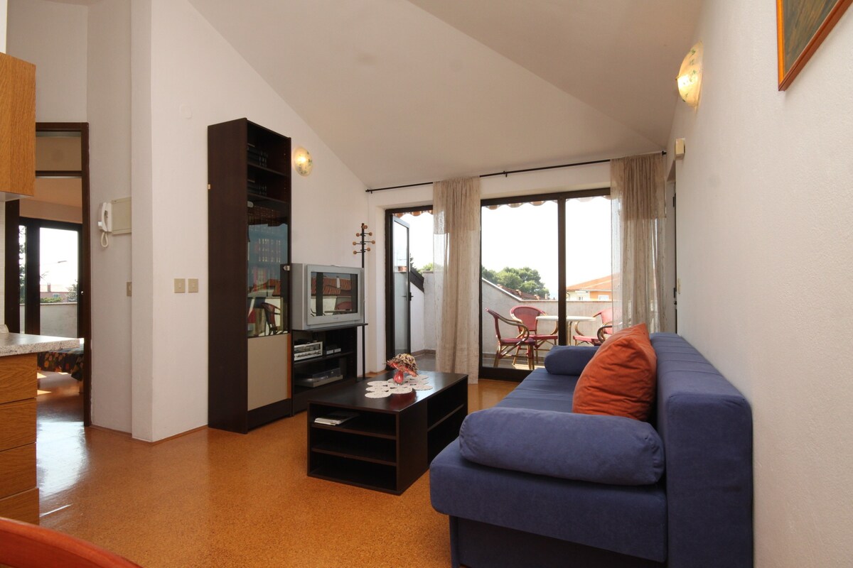 A-7171-a Two bedroom apartment with terrace Umag