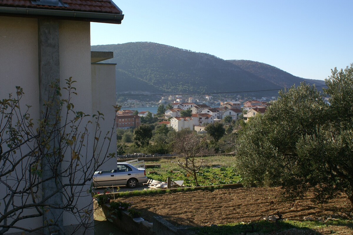 AS-4312-a Studio flat with terrace Grebaštica,