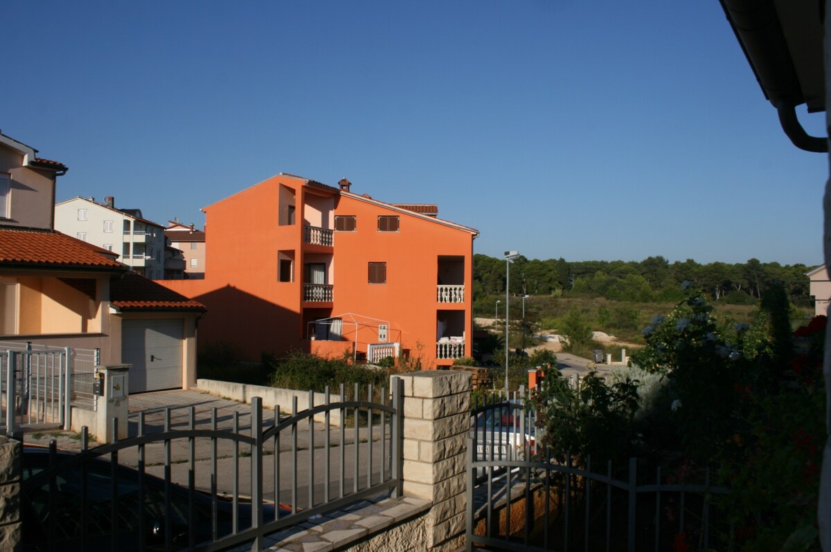 A-6987-b One bedroom apartment with terrace Pula