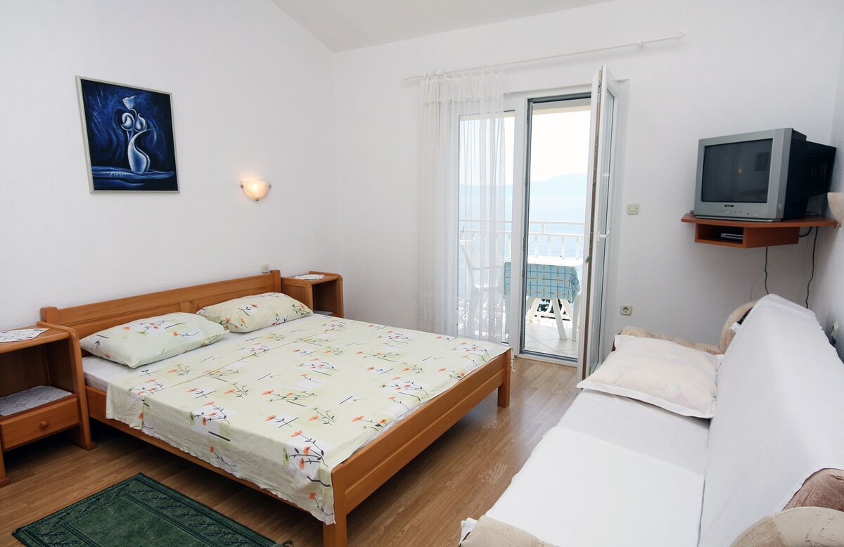 AS-4890-c Studio flat with balcony and sea view