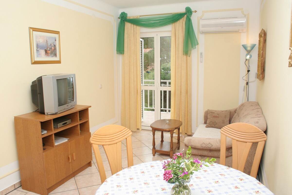 A-4519-b One bedroom apartment with terrace and