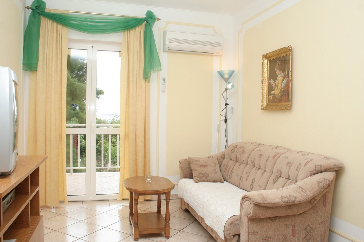 A-4519-b One bedroom apartment with terrace and