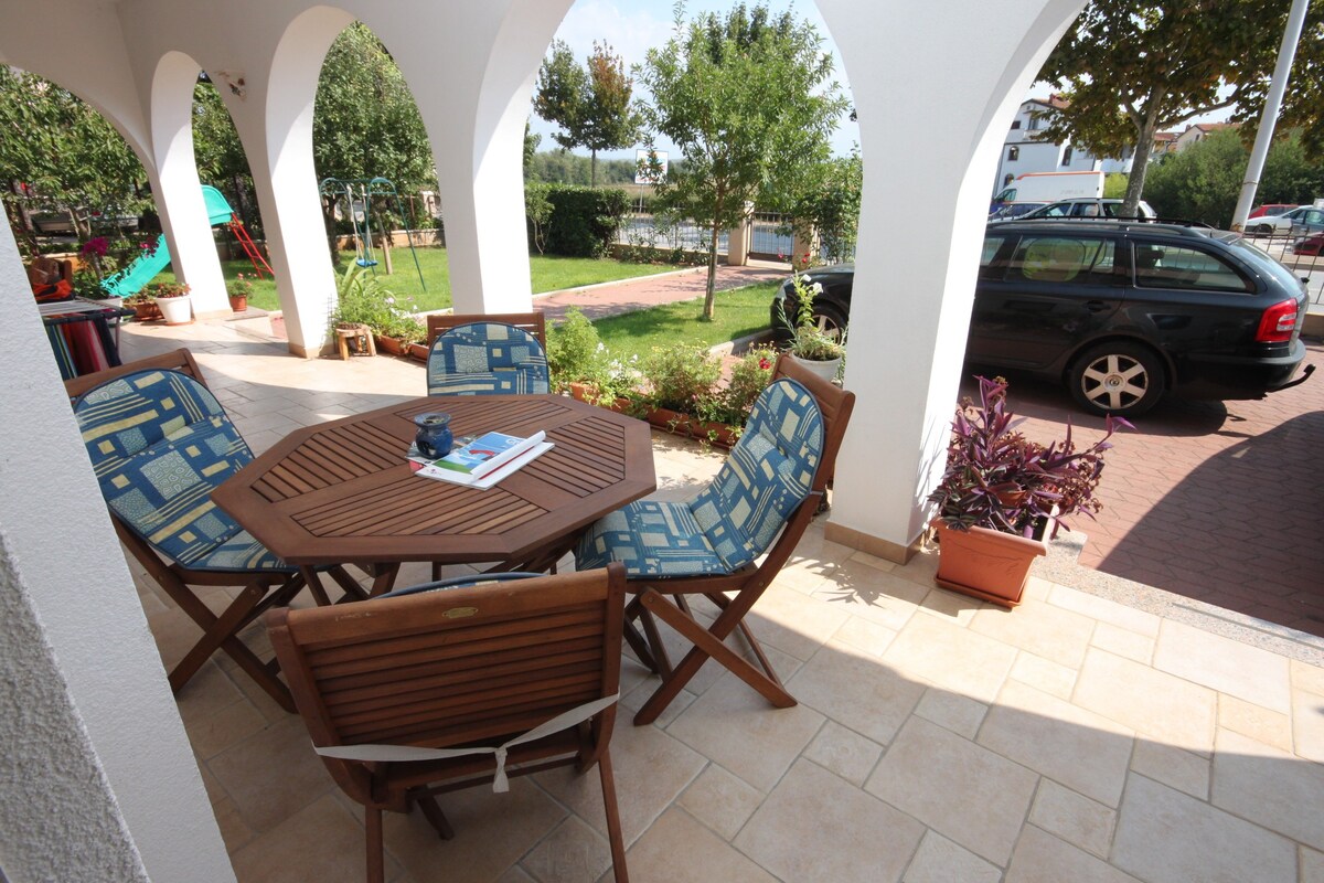 A-6932-b Two bedroom apartment with terrace Umag