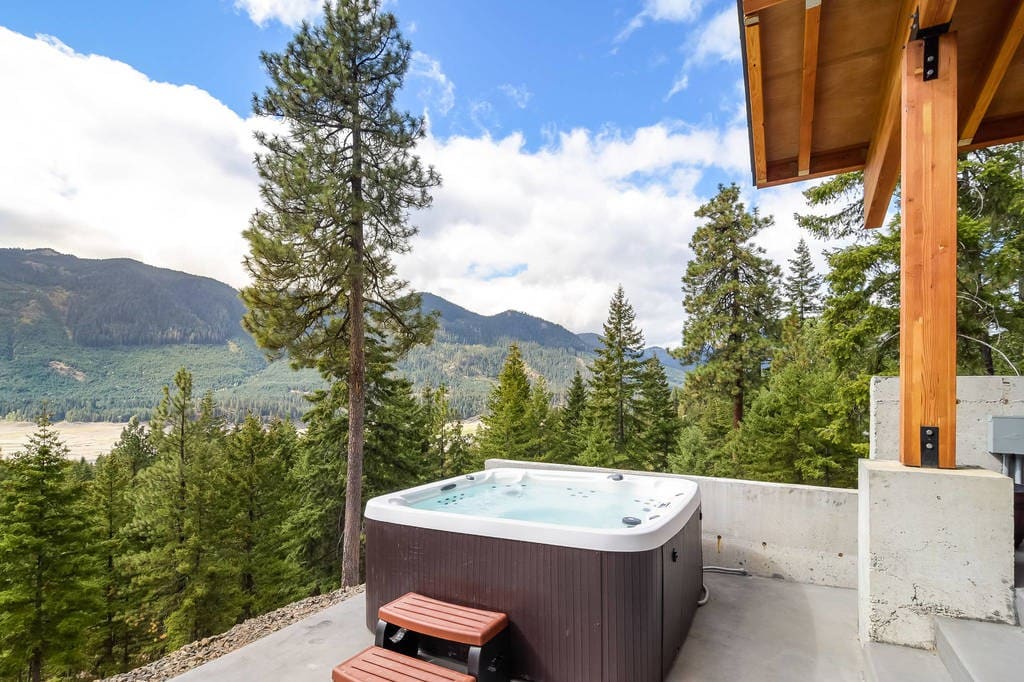 Stunning-Private Modern View Home-GameRm+Hot Tub