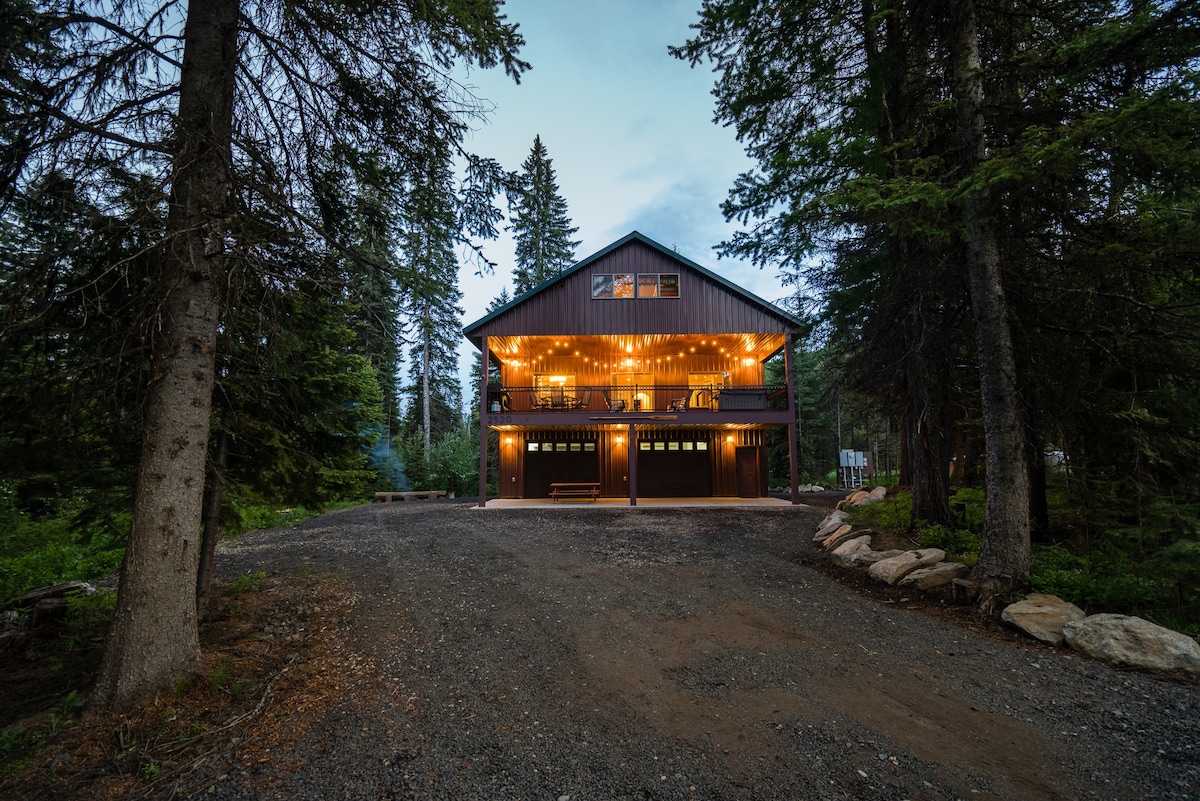 Private Cabin at the Foot of the Mountain- Hot Tub