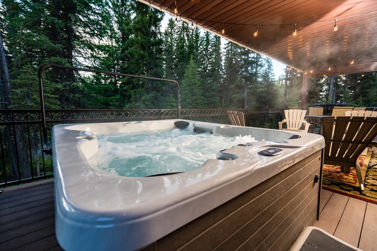 Private Cabin at the Foot of the Mountain- Hot Tub