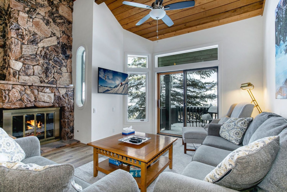 Luxury Townhome Ski-in/out Amazing Views Lots of A