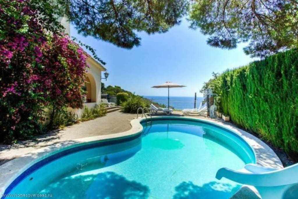 Mediterranean style Villa with excellent sea views