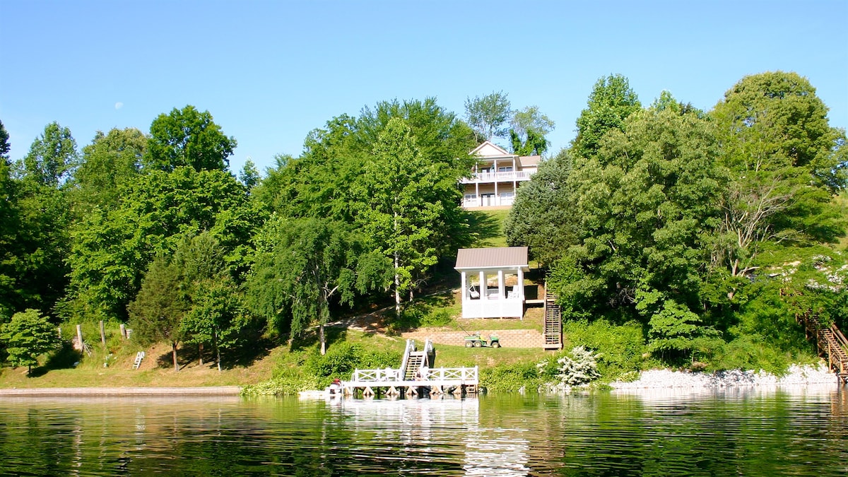 Private dock/gazebo on quiet cove. Tims Ford Lake!