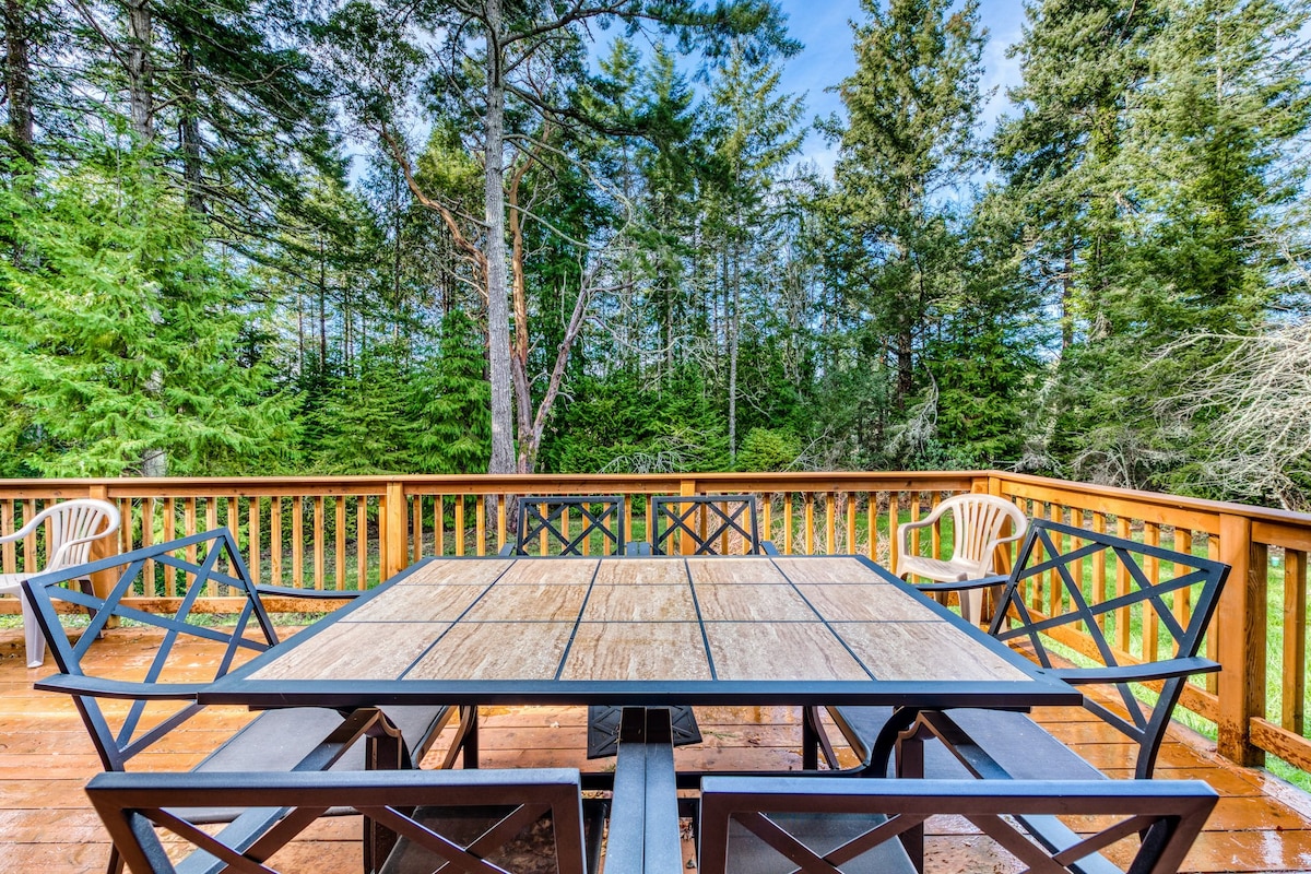 Secluded 3BR | Deck | Washer/Dryer