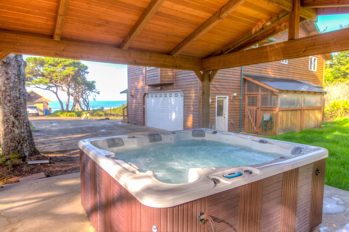 Spectacular Ocean View! Dogs Welcome! Hot tub! Beach Access Steps From Door!