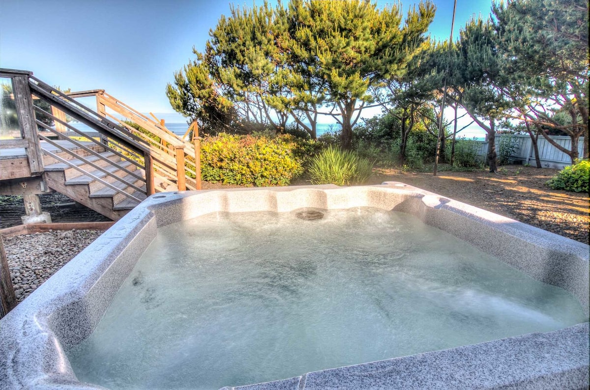 Ocean Front! Hot Tub! Dog Friendly~Our Ocean Vista