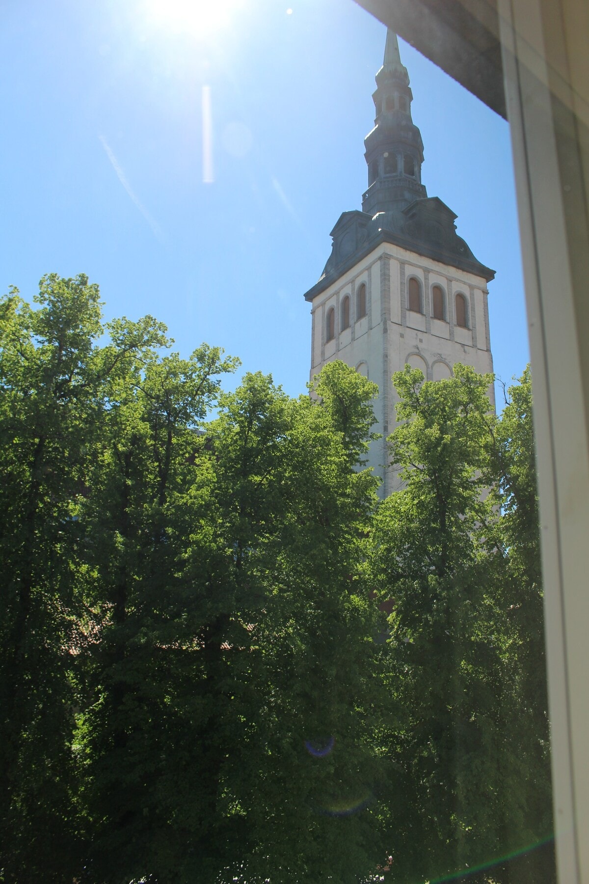 Spacious 1 bedroom with views next to Town Hall