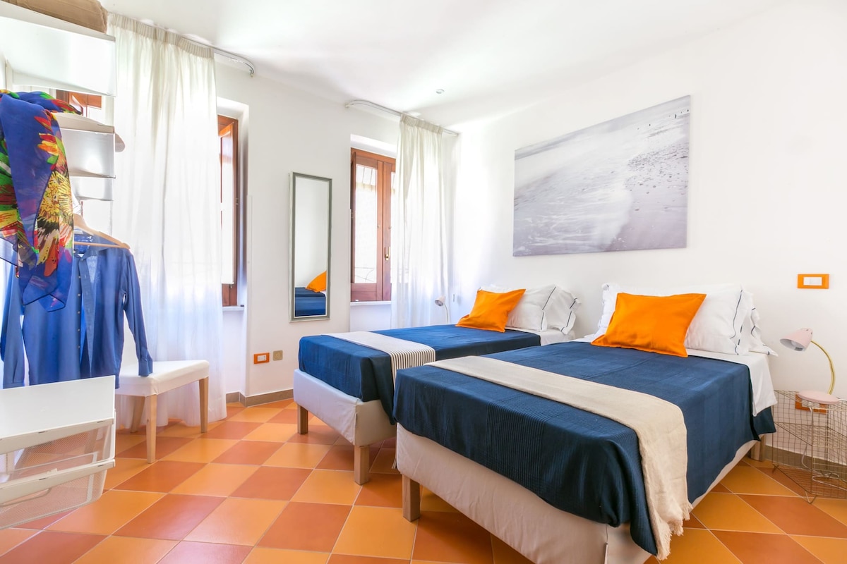 Lovely apt in Sorrento Old town close to the beach