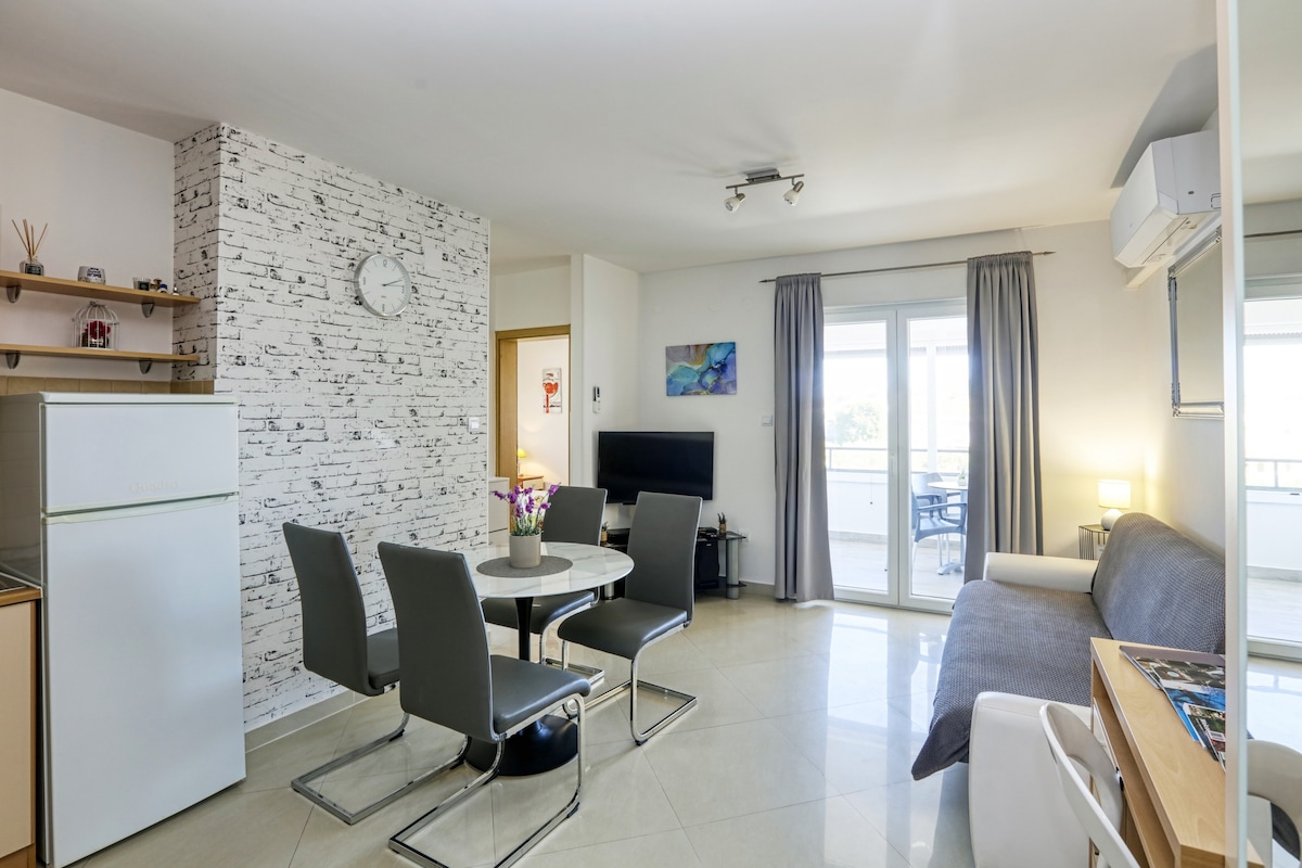 A-15659-a Two bedroom apartment with balcony