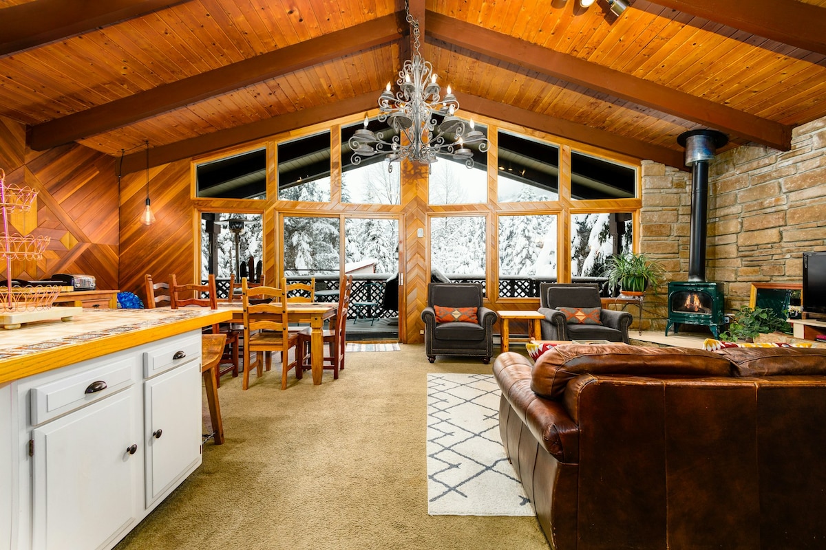 Spacious 4BR Mountainview Alyeska | Hot Tub