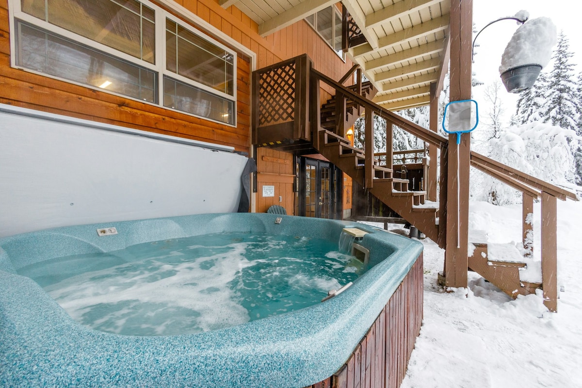 Spacious 4BR Mountainview Alyeska | Hot Tub